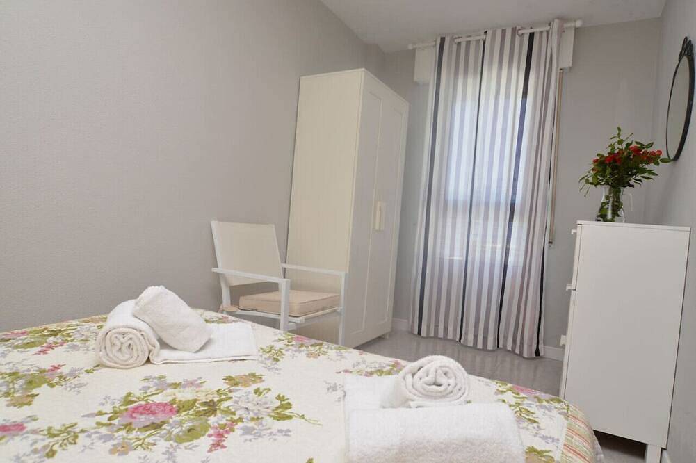 Apartamento entero, Apartamento con piscina y terraza - La Arena 4204 in Arnuero, Costa de Cantabria