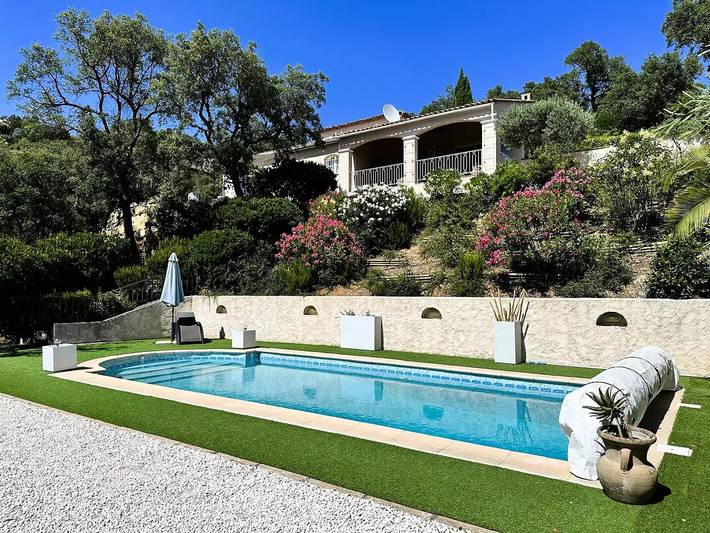 Villa pour 6 personnes, avec vue ainsi que piscine et terrasse