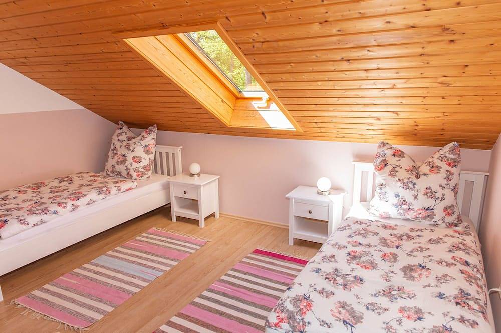 Ganze Wohnung, Helle, freundliche 90m² Fewo für 4 Pers. - idyllisch gelegen in den Hassbergen in Ebern, Landkreis Haßberge