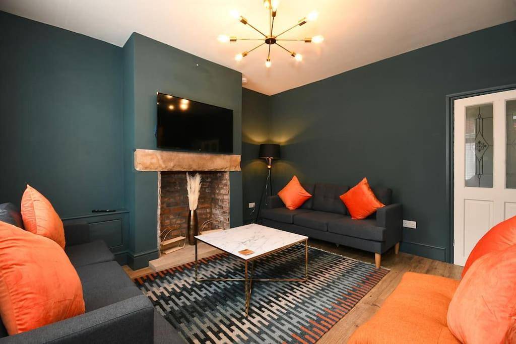Three-Bedroom House in Chesterfield, Derbyshire