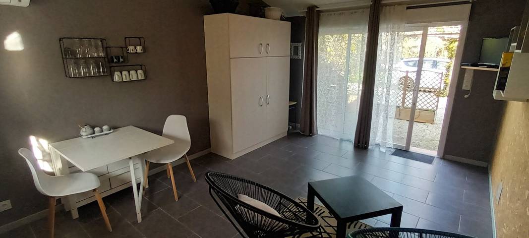 Gîte pour 2 personnes, avec jardin ainsi que piscine et terrasse à Salernes - 4
