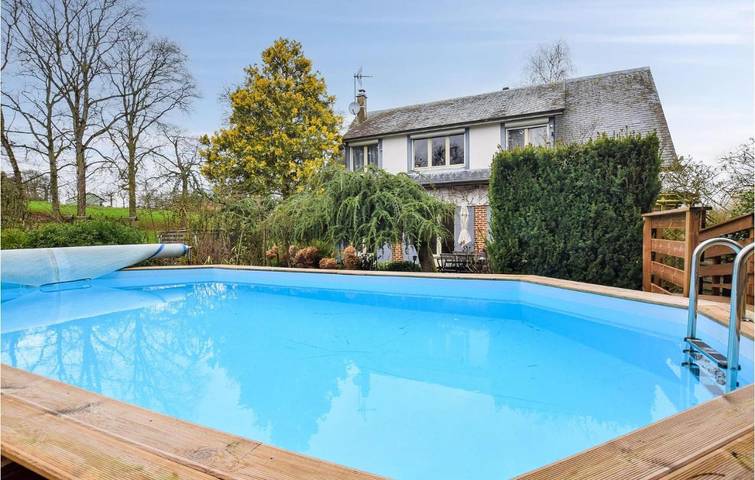 Location de vacances pour 8 personnes, avec piscine et jardin dans Brachy