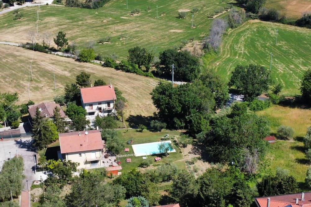Apartment in a two-family house with exclusive park and pool The sea is 10' away in Tavullia, Pesaro-Urbino