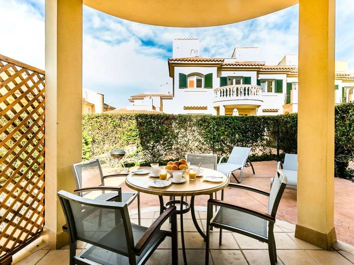Chalet para 4 personas, con Balcón y Terraza además de Jardín y Piscina en Sa Ràpita