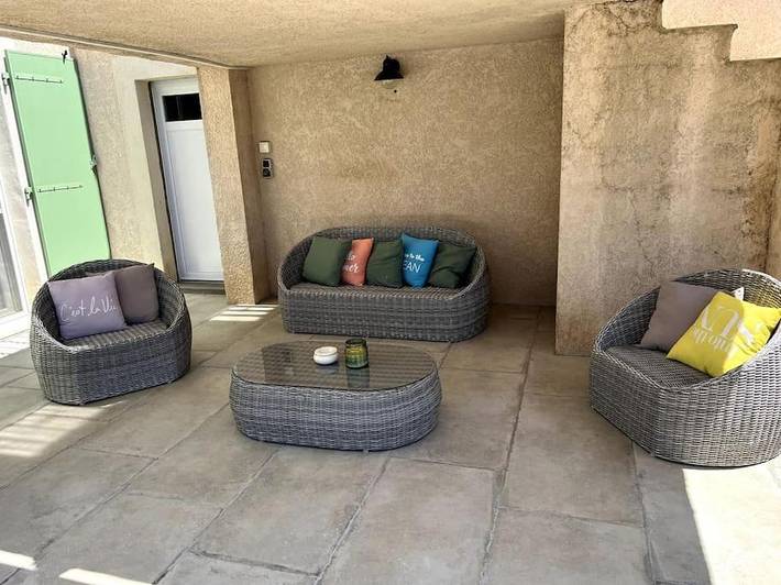 Location de vacances pour 10 personnes, avec piscine ainsi que vue et jardin, animaux acceptés à Garons - 2