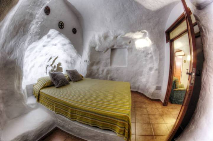 Barreto Caves. In the center of a 27,000 m. Finca. Mountain and sea views. in Firgas, North Gran Canaria