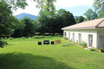 Cottage pour 2 personnes, avec jardin et jacuzzi à Anla