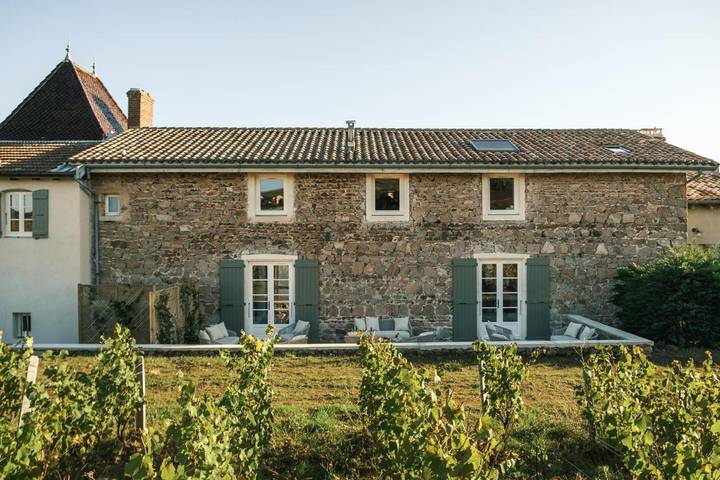 Gîte pour 2 personnes, avec piscine ainsi que jardin et vue à Juliénas - 4