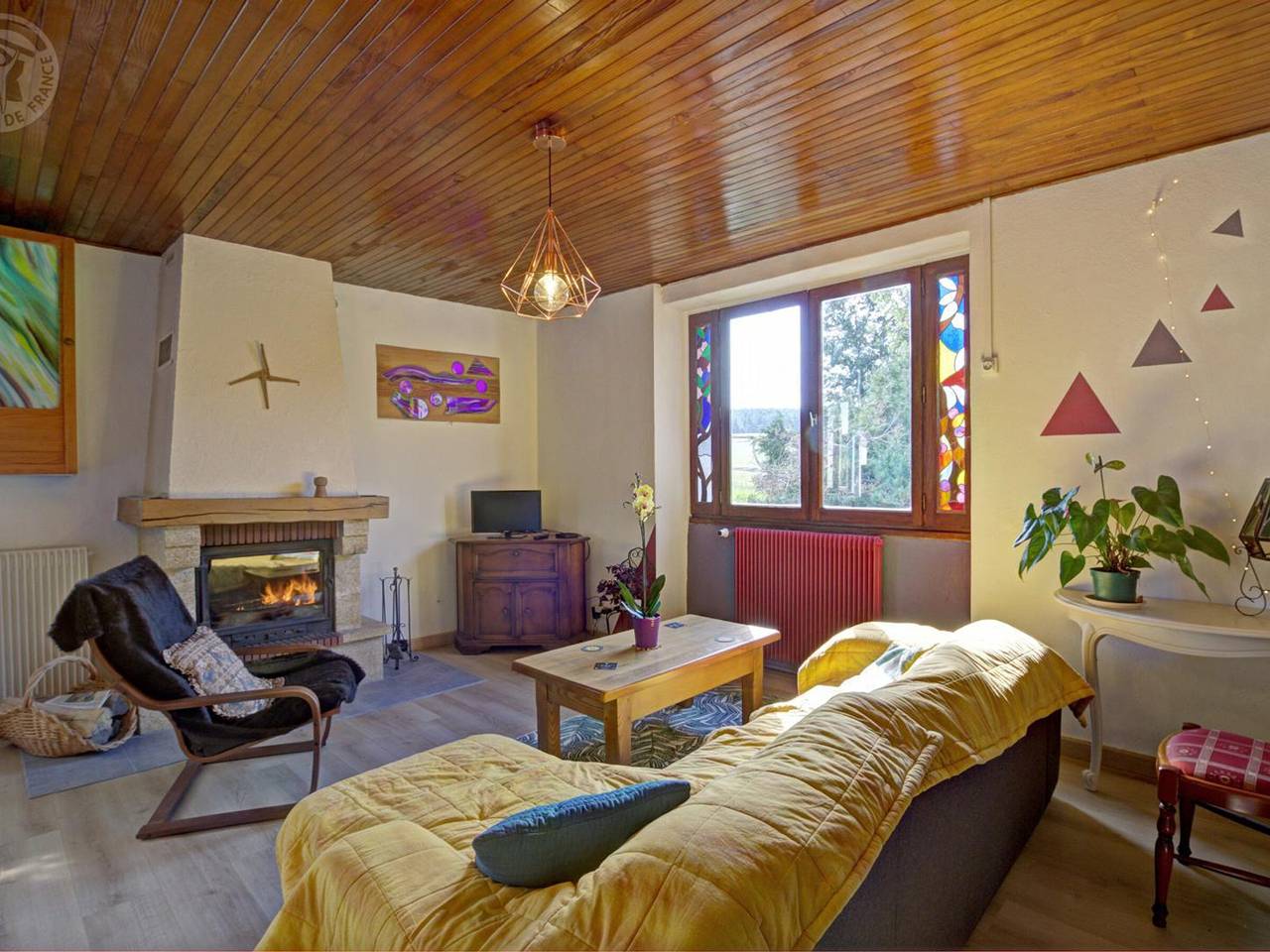 Gîte chaleureux avec cheminée, jardin et four à pain, idéal pour des vacances paisibles en nature in Marlhes, Parc Naturel Régional du Pilat