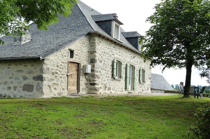 Location de vacances pour 8 personnes, avec jardin à Champs-sur-Tarentaine-Marchal