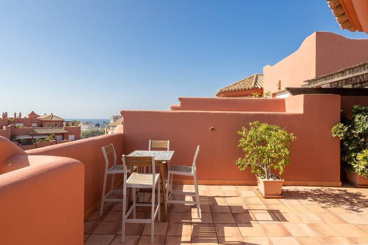 Geheel appartement, Apartmento en Torrox Costa met bergzicht, zeezicht, zwembad, jacuzzi, Wi-Fi, airco, terras & tuin in Torrox Costa, Torrox