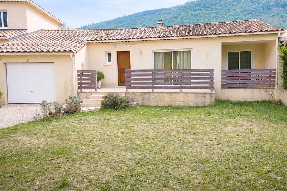 Escape to the Cévennes: house at the foot of Mont Cévenol, near Ardèche in Bessèges, Cevenas