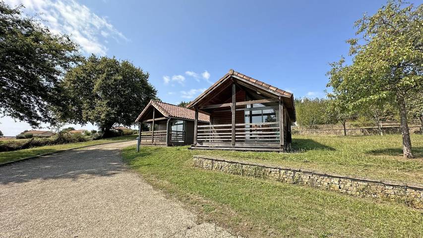 Gîte pour 6 personnes, avec piscine et jardin