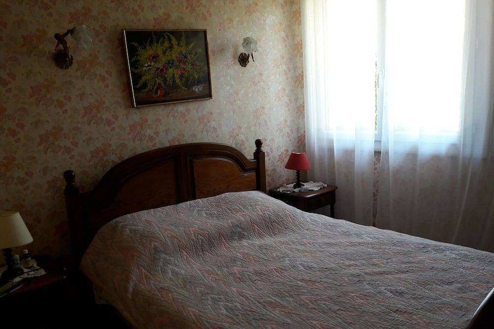 Rez-de-chaussée de villa, 2 pièces, 2 à 3 personnes in Hyeres, Parc national de Port-Cros