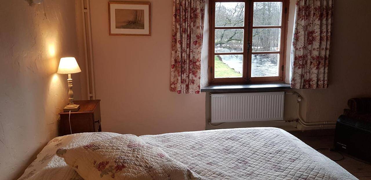 Twin Room in Resteigne, Tellin