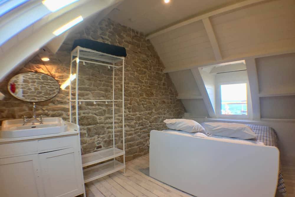 Small fisherman's house, superb sea view in Barfleur, Cherbourg region