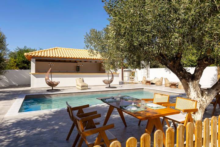 Vakantiewoning voor 2 personen, met tuin en zwembad, kindvriendelijk in Koroni