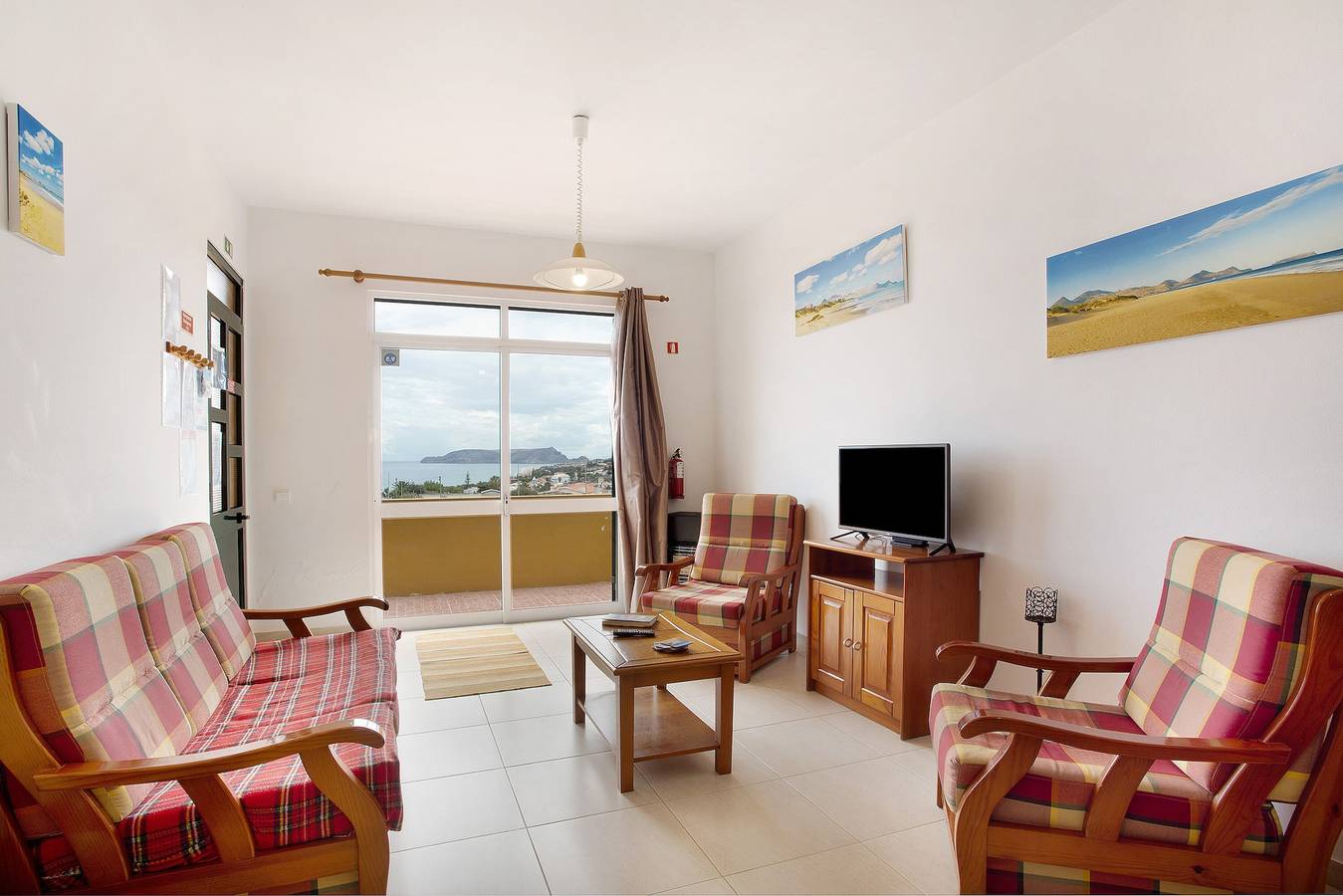 Casa de Férias "Cantinho Solpraia" com Vista para o Mar, Jardim e Wi-Fi in Porto Santo, Madeira