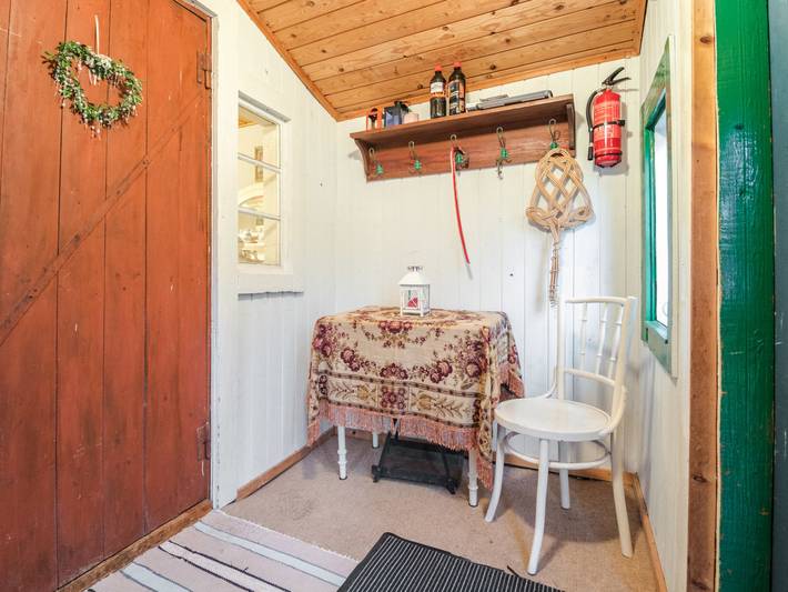 Puutarhurin mökki in Karjalohja, Lohja