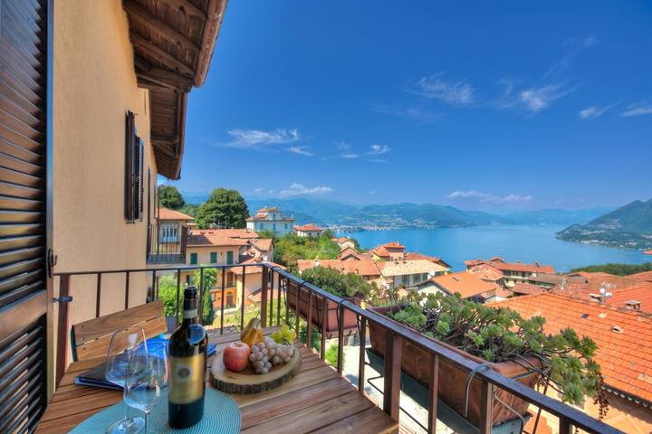 Ferienwohnung für 4 Personen, mit Balkon und Seeblick in Comune di Stresa