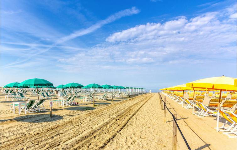 Ganze Ferienwohnung, Apartment am Meer mit AC, Küche, Terrasse | 400m zum Strand in Bibione, San Michele al Tagliamento