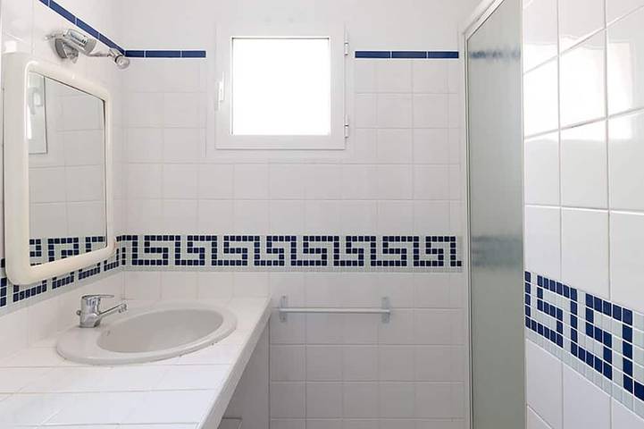 Location de vacances pour 6 personnes, avec balcon ainsi que jacuzzi et piscine à Sainte-Lucie-de-Tallano - 4