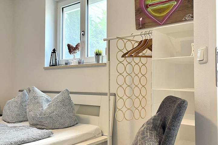 Ganze Wohnung, Schönes Apartment ca.25qm mit kleiner Terrasse. 5 Gehminuten bis zur S-Bahn in Röhrmoos, Landkreis Dachau
