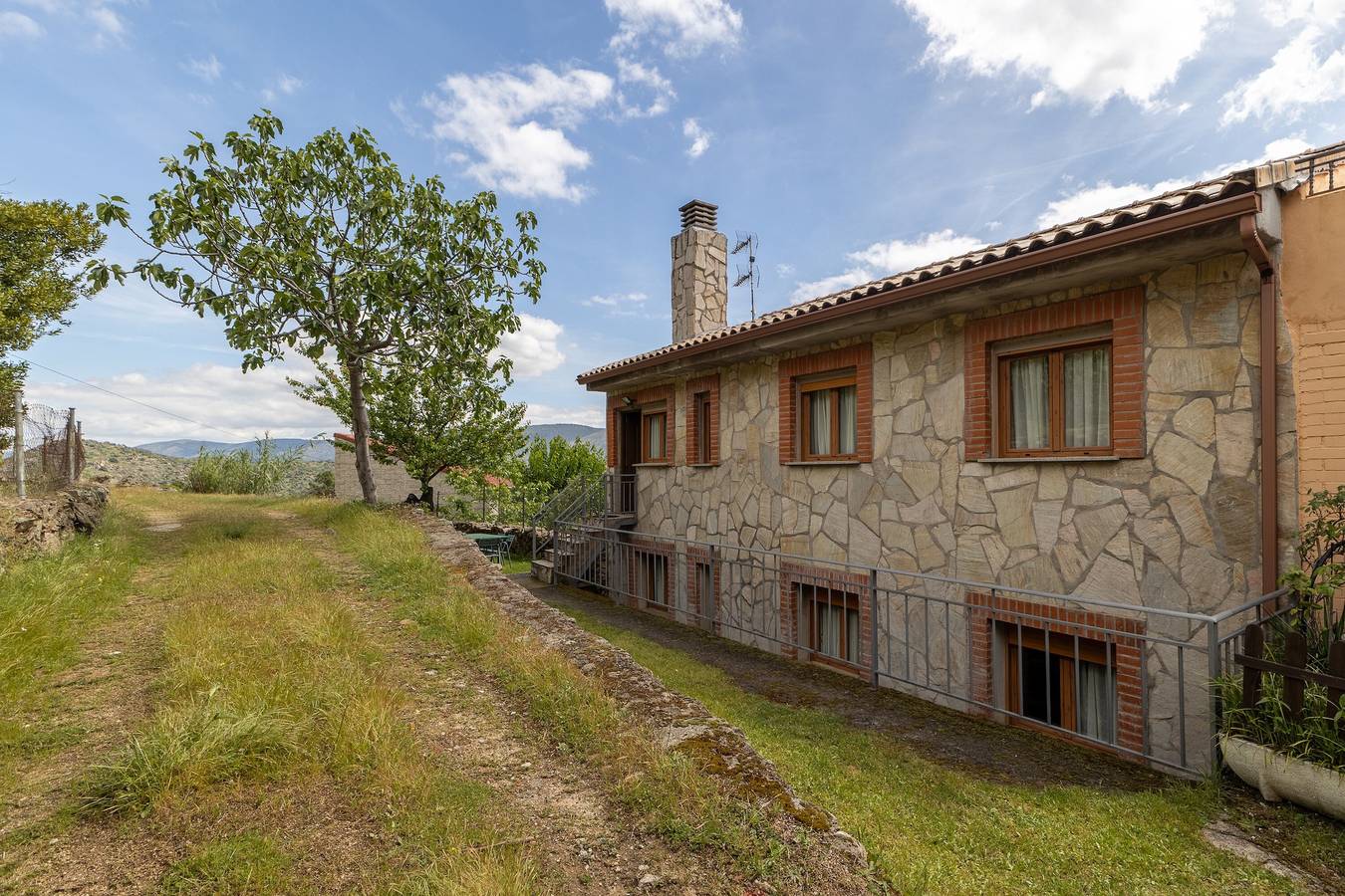 Maison de vacances Paraíso Étage Supérieur – Vue sur le lac, Gredos & Jardin in El Barraco, Réservoir de El Burguillo