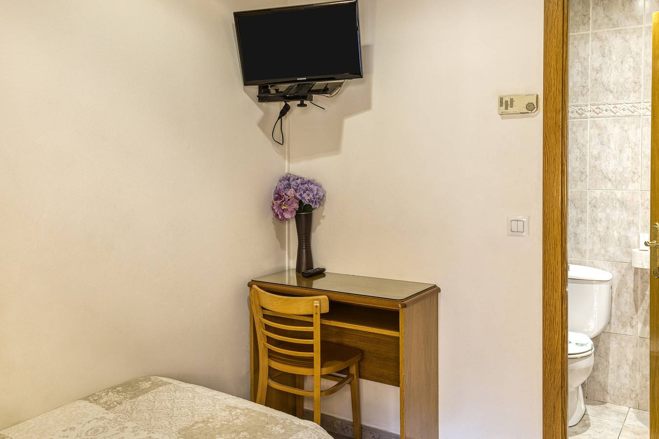 Single Room at Hostal Barretina in Figueres, Upper Empordà