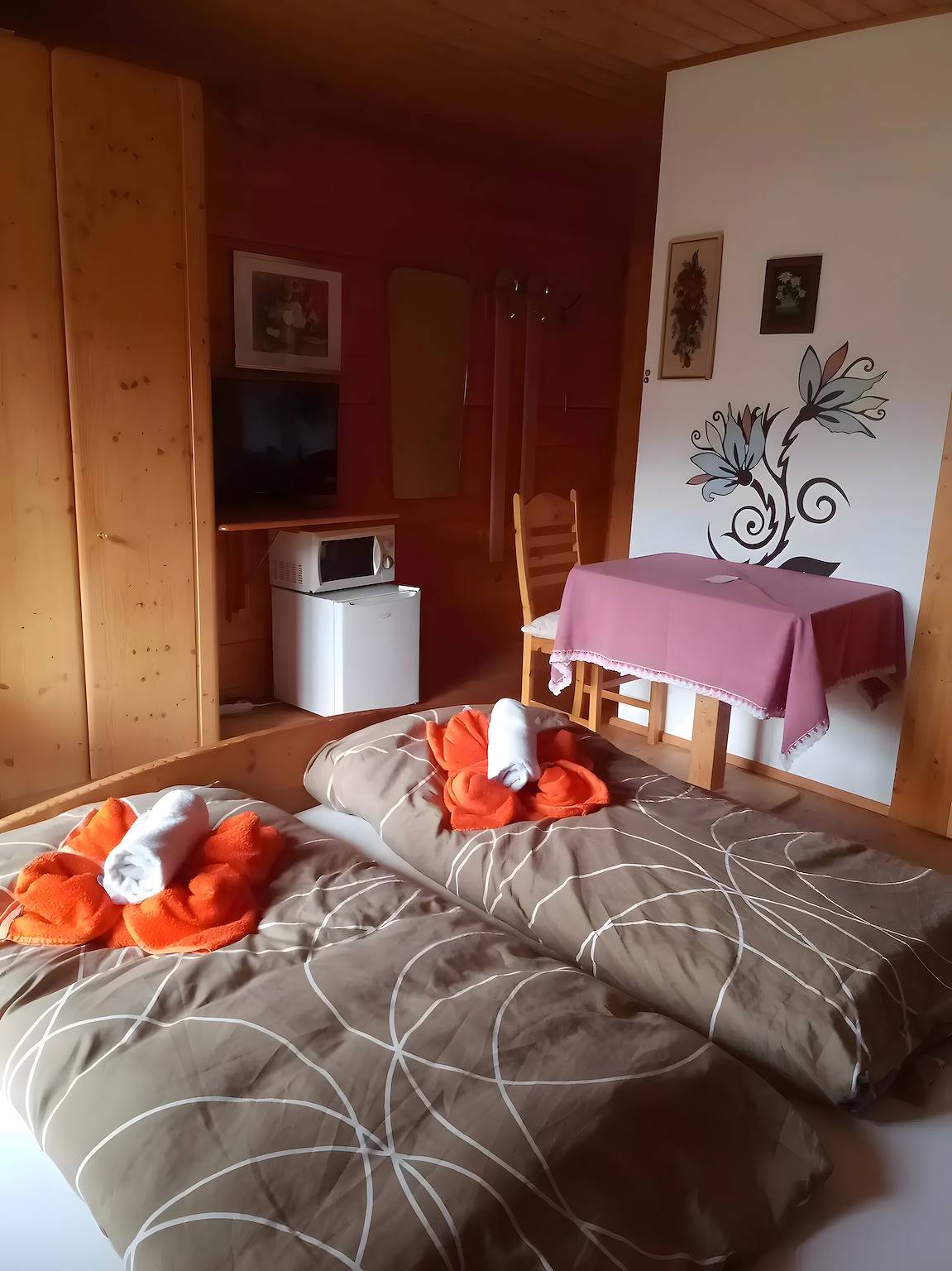 Room 'Stüberl' with Mountain View, Shared Terrace and Wi-Fi in Sankt Margarethen im Lungau, Lungau