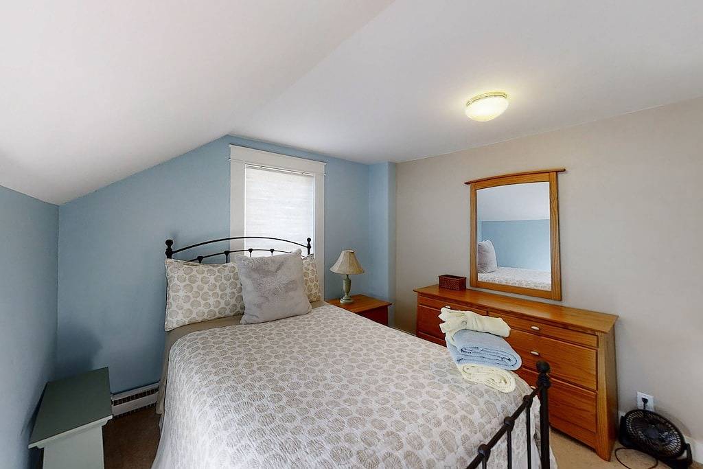 Historical New England home, outdoor shower , Dog-friendly in Boothbay Harbor, Lincoln County (Maine)