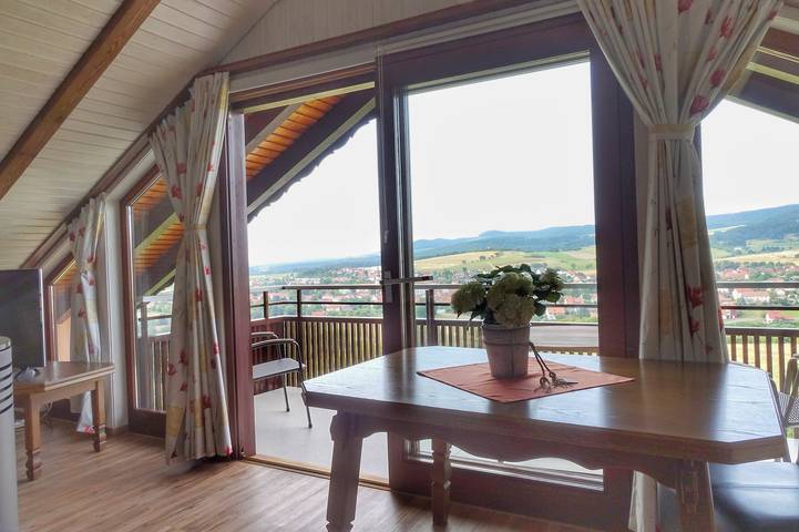 Ganze Wohnung, Ferienwohnungen Talblick 3 - Ferienwohnung Sternenblick (45qm) mit Kachelofen und Balkon in Fladungen, Rhön-Bayern