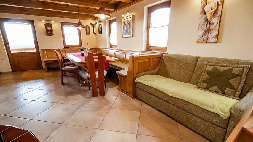 Ferienhaus für 8 Personen, mit Balkon und Terrasse sowie Garten und Sauna