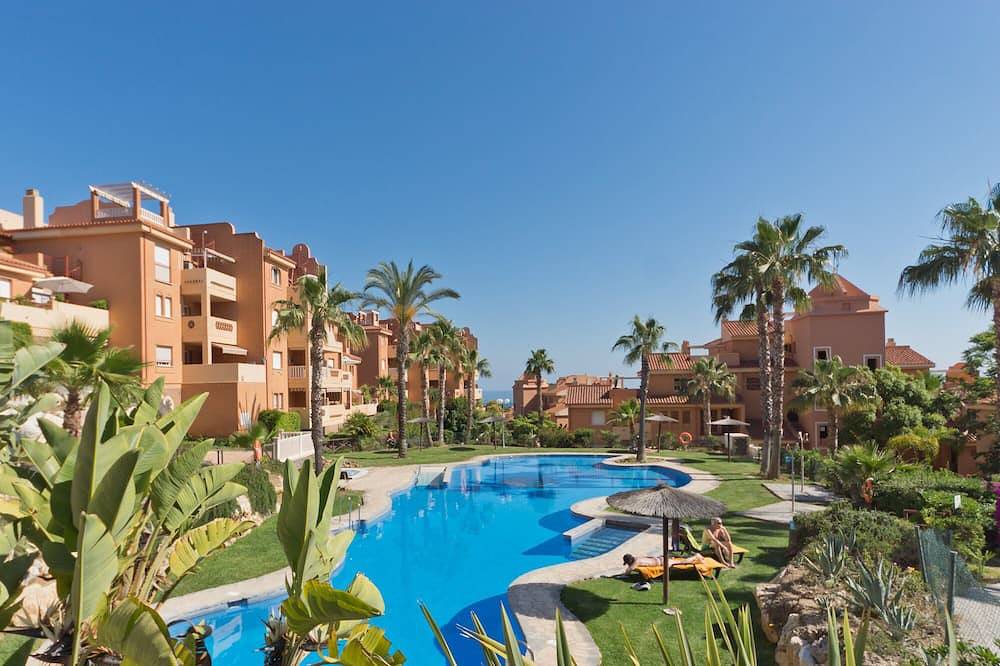 Geheel appartement, Schitterend appartement op de begane grond in tropische tuinen van Secure Complex - gratis Wifi in Hacienda Las Chapas, Marbella
