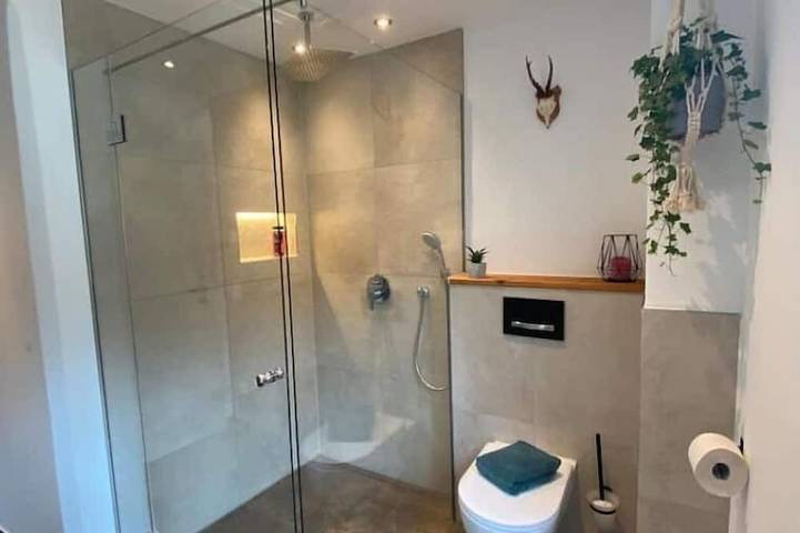 Ganze Wohnung, Neurenovierte 60m2 Fewo „Franzl“ zw. Stadt&Bergen in Holzkirchen, Landkreis Miesbach