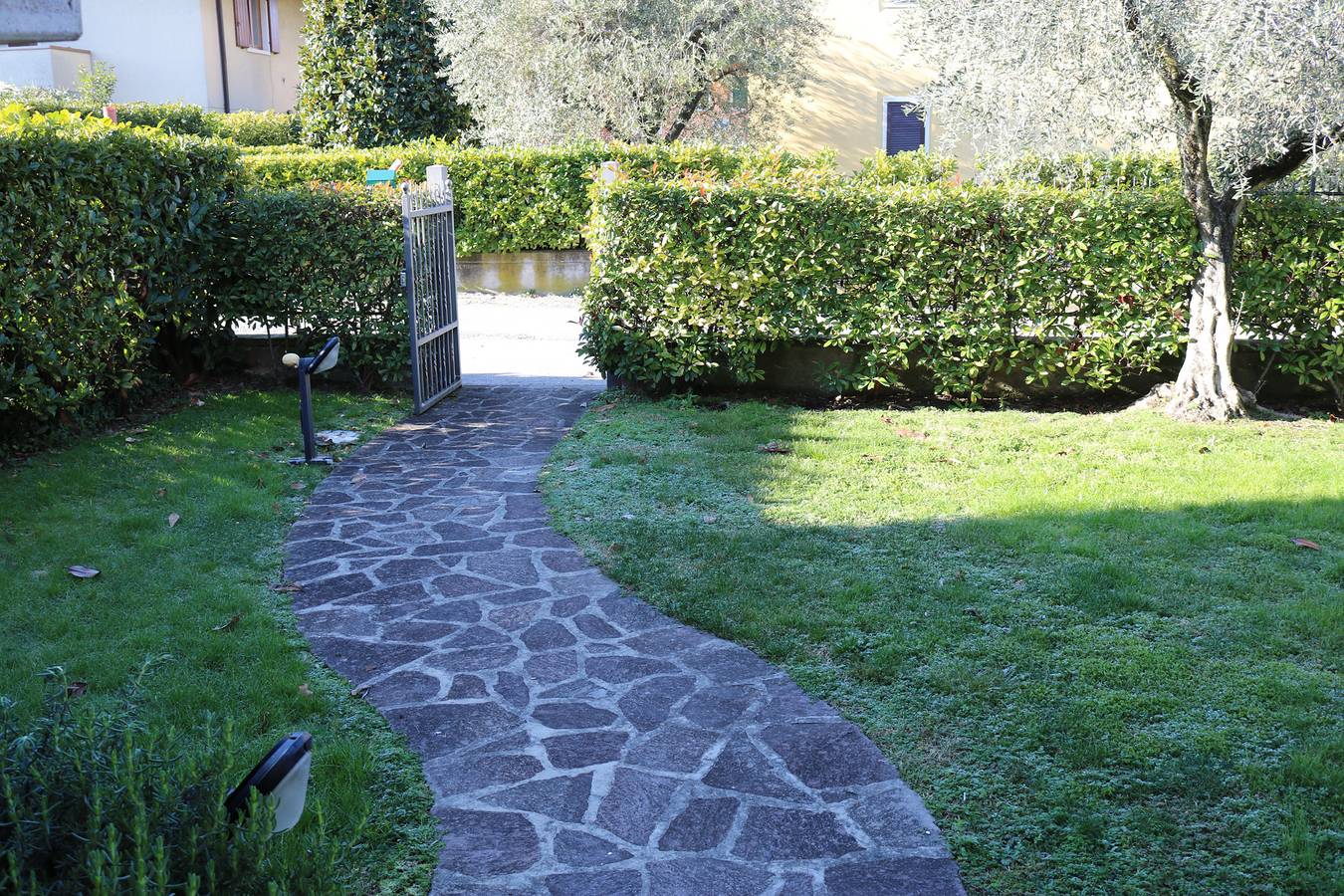 Apartamento vacacional entero, Apartamento vacacional con un jardín grande  in Lazise, Montañas Garda