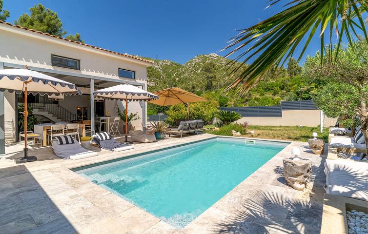 Ferienhaus für 8 Personen, mit Terrasse und Pool