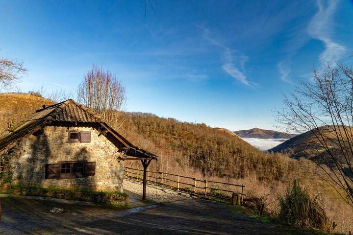 Location de vacances pour 4 personnes, avec jardin et vue, animaux acceptés à Licq-Athérey
