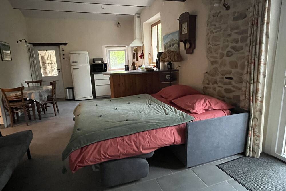 Télétravail  dans un gîte à la campagne. Repos et calme garanti ! in Bagard, Parc national des Cévennes