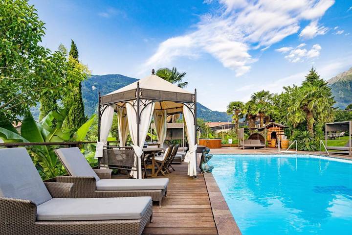 Hotel voor 2 personen, with sauna and zwembad as well as uitzicht and tuin in Algund