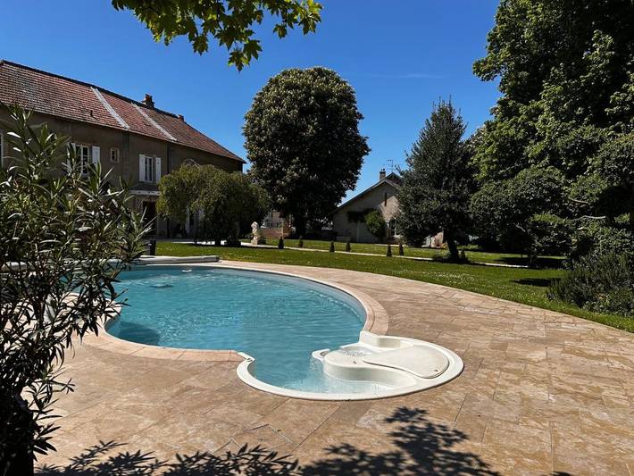 Maison d’hôte pour 3 personnes, avec Jacuzzi et Terrasse ainsi que Jardin et Piscine dans Meurthe-et-Moselle