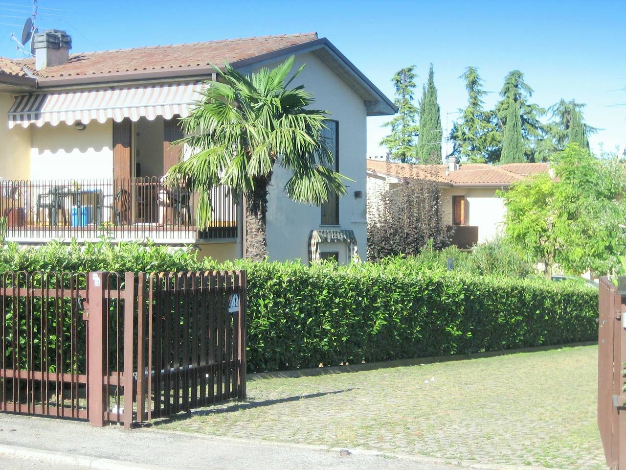 Elegantes Ferienhaus in Lazise mit privatem Swimmingpool in Lazise, Gardasee-Berge