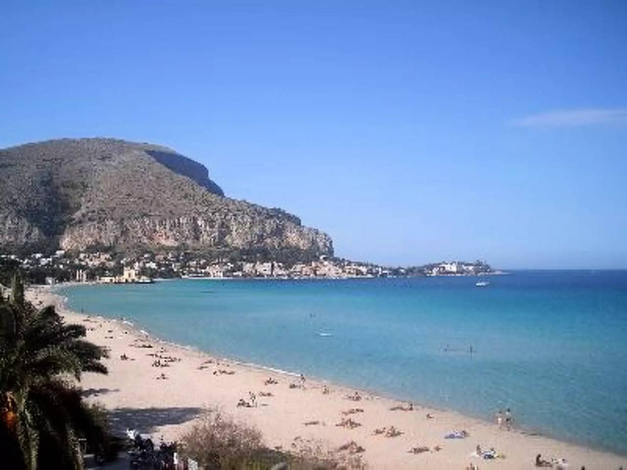 Apartamento entero, 5 estancias 6 personas in Playa Mondello, Palermo