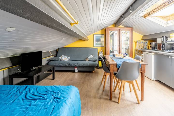 Ganzes Studio, Studio „Les Gîtes Du Robelier – Le Nid“ mit Gemeinschaftsgarten, Balkon und Wlan in Bouaye, Nantes und Umgebung