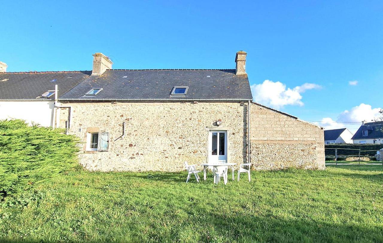 Three-Bedroom Holiday Home in Saint-Marcouf, Cherbourg und Umgebung