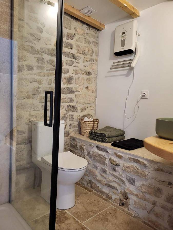 Gîte pour 4 personnes, avec piscine et balcon à Aspères - 2