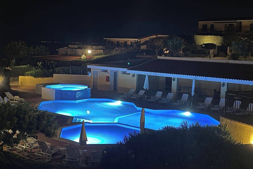 Appartamento intero, Appartamento con vista mozzafiato Tropea e grande piscina a sfioro in Parghelia, Provincia di Vibo Valentia