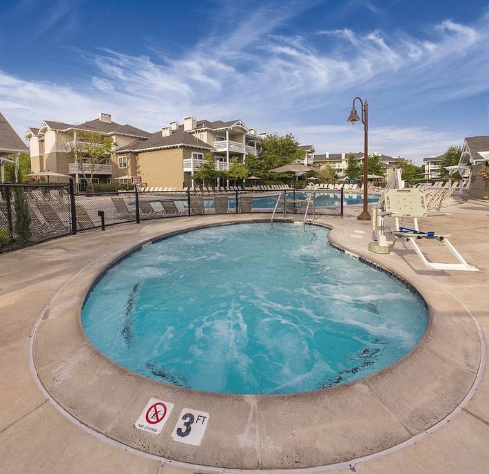 Hotel for 6 people, with pool and hot tub as well as terrace in Northern California