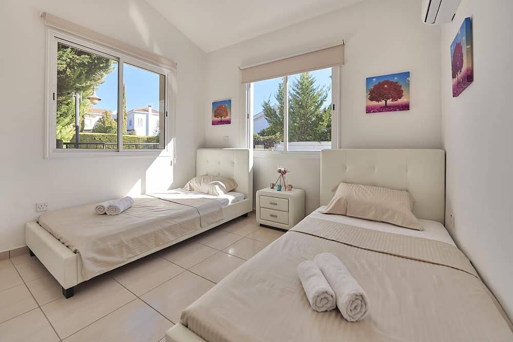Villa Casa Bonita by Ezoria Villas in Coral Bay in Peyia, Südzypern