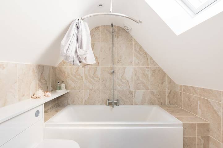 A beautifully furnished, stone cottage in Swanage with garden and parking. in Swanage, Dorset
